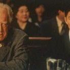 Bilder Schnee, der auf Zedern fällt