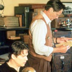 Bilder Schnee, der auf Zedern fällt