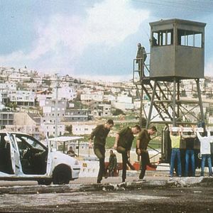 Bilder Göttliche Intervention - Eine Chronik von Liebe und Schmerz