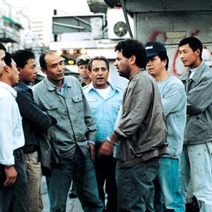 Bilder Alila - Hinter verschlossenen Türen