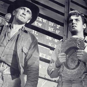 Bilder Mit stahlharter Faust