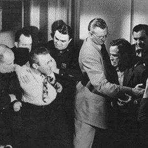 Bilder Die Faust im Nacken