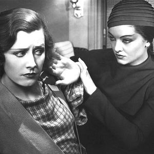 Bilder Thirteen women