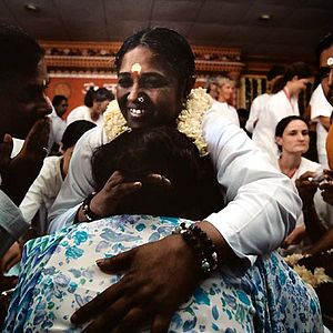 Bilder Darshan - Die Umarmung