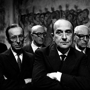 Bilder Hände über der Stadt