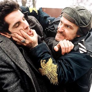 Bilder Flirting with Disaster - Ein Unheil kommt selten allein