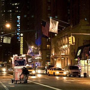 Bilder Man Push Cart