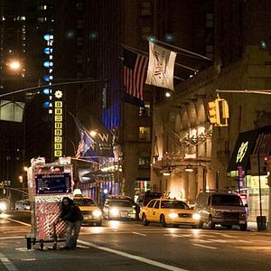 Bilder Man Push Cart