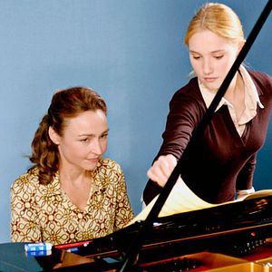 Bilder Das Mädchen, das die Seiten umblättert