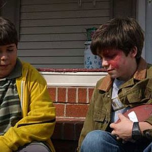 Bilder 12 and Holding - Das Ende der Unschuld