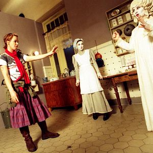 Bilder Der die Tollkirsche ausgräbt