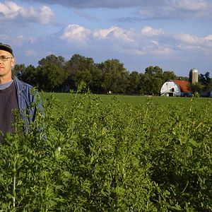 Bilder Mit Mistgabel und Federboa - Farmer John