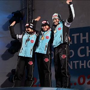 Bilder Mit den Waffen einer Frau