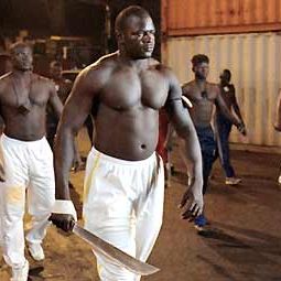 Bilder Black - Straßen in Flammen