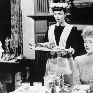 Bilder Cluny Brown auf Freiersfüßen