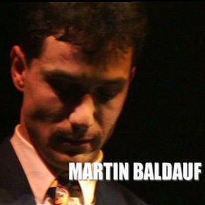 Bilder Der Generalmanager oder How to sell a Tit Wonder