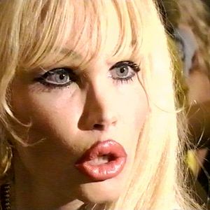 Bilder Der Generalmanager oder How to sell a Tit Wonder