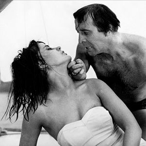 Bilder Das Messer im Wasser