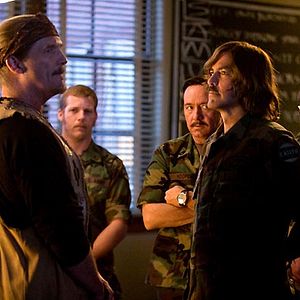 Bilder Männer, die auf Ziegen starren