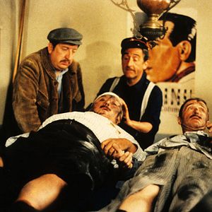 Bilder Ein Priester, ein Panzer und ein Haufen müder Landser