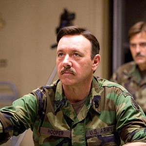 Bilder Männer, die auf Ziegen starren