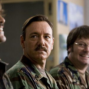 Bilder Männer, die auf Ziegen starren