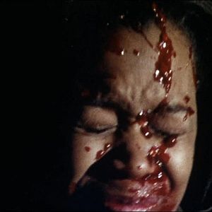 Bilder A Gun For Jennifer