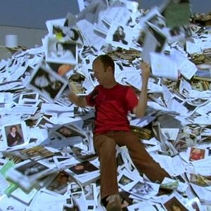 Bilder Behind the Couch