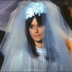 Bilder Hatchet For The Honeymoon