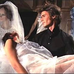 Bilder Hatchet For The Honeymoon