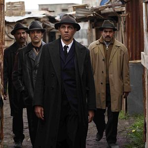 Bilder Outside The Law