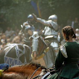 Bilder Your Highness - Schwerter, Joints und scharfe Bräute