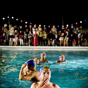 Bilder Männer im Wasser