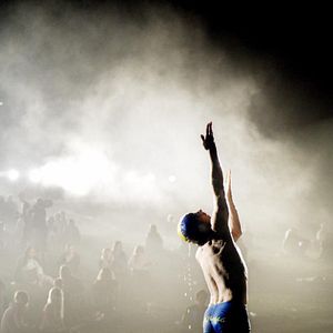 Bilder Männer im Wasser