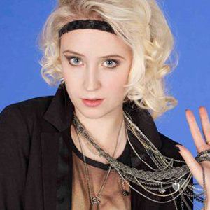 Bilder Lily Loveless