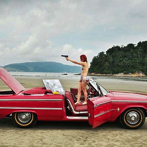 Bilder Light in Darkness: The Return of Red Light Bandit