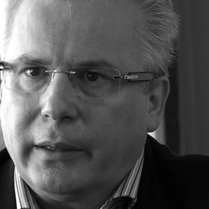 Bilder Listening To The Judge