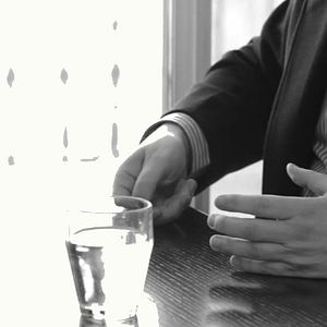 Bilder Listening To The Judge