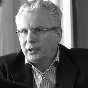 Bilder Listening To The Judge