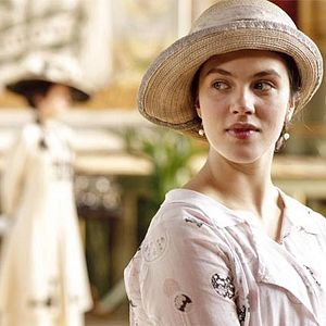 Bilder Jessica Brown Findlay