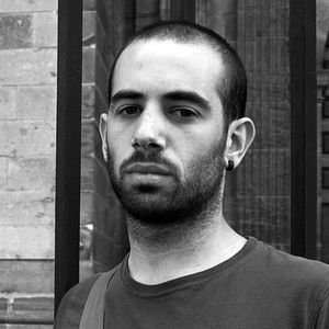 Bilder La inviolabilidad del domicilio se basa en el hombre que aparece empunando un hacha