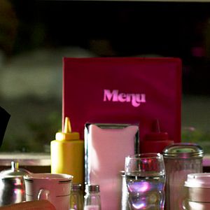 Bilder The Booth at the End