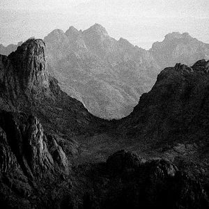 Bilder Qu'ils reposent en révolte