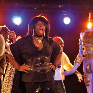 Bilder Leave It On The Floor