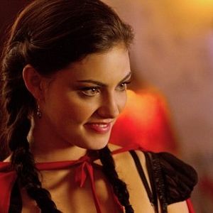 Bilder Phoebe Tonkin