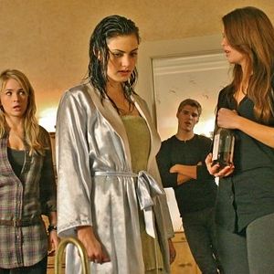 Bilder Phoebe Tonkin