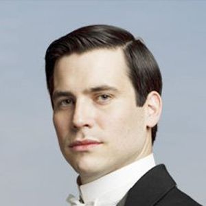Bilder Rob James-Collier