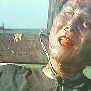 Bilder Men Behind the Sun