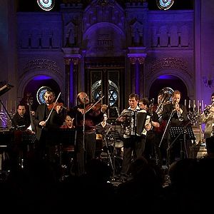 Bilder The Other Europeans in: Der zerbrochene Klang