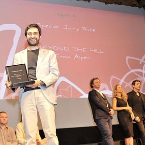 Bilder Tepenin Ardı - Beyond the Hill